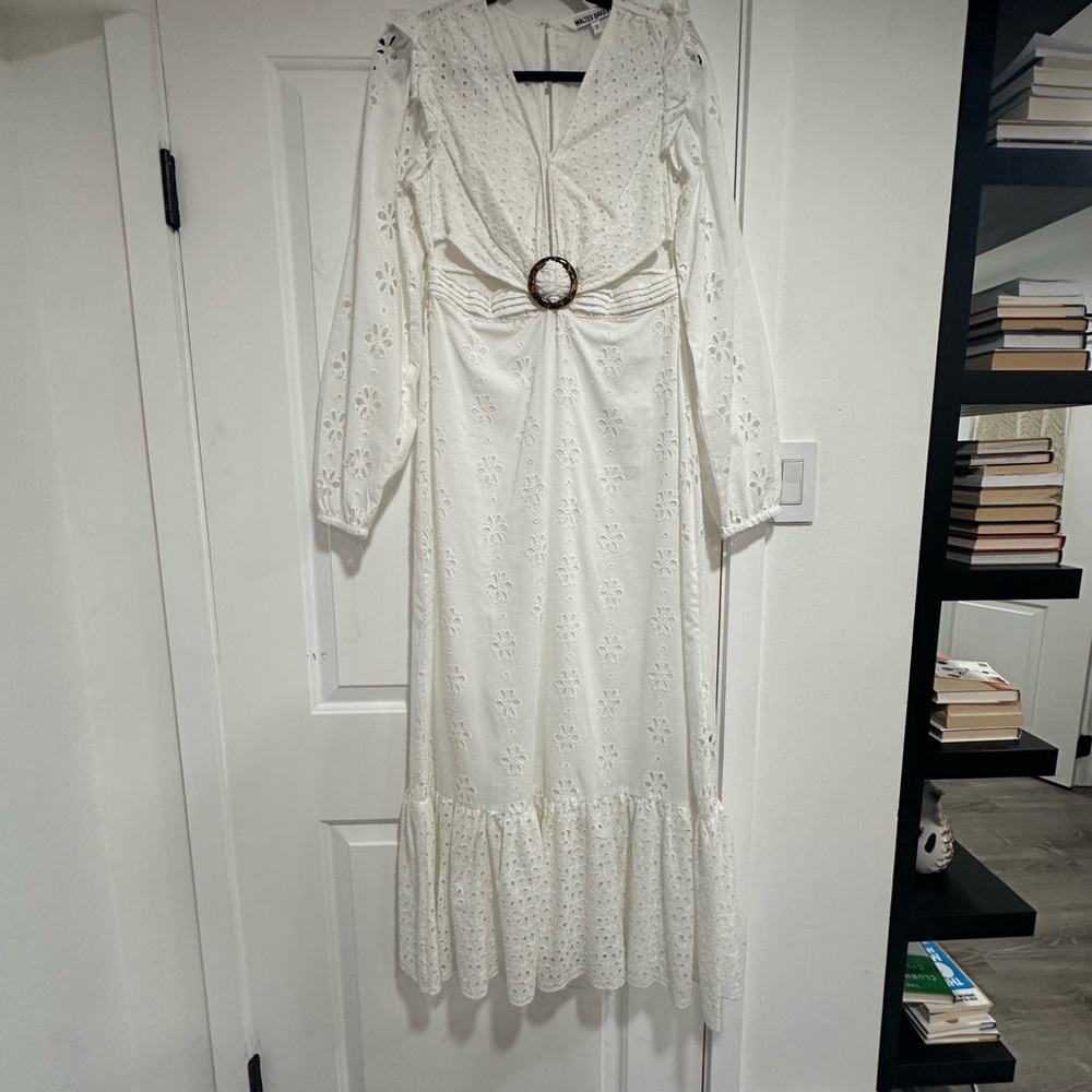 Gorgeous maxi dress, great detail, lined, sophisticated cut outs excellent cond.